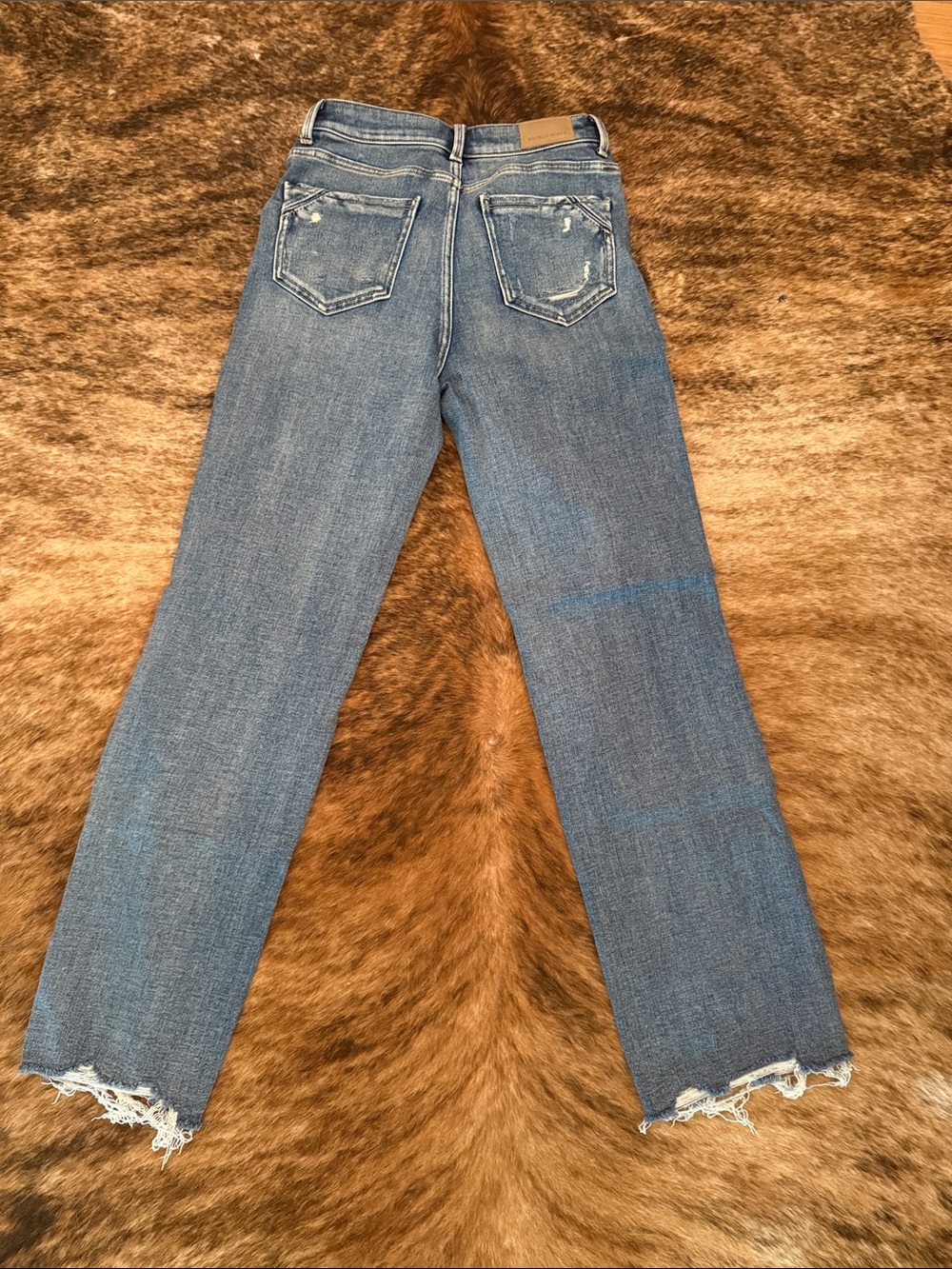 Buckle Classic Straight-Leg Jeans in Light Blue Wash with Distressed Knees - Picture 3 of 4